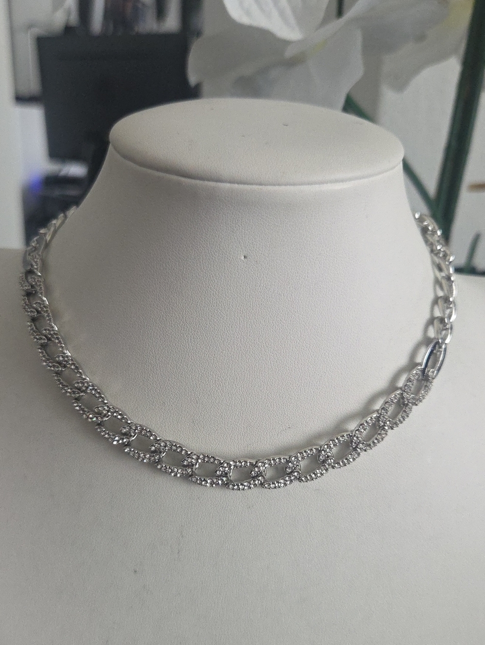 Paparazzi Fiercly Independendent Whiye Choker NWT